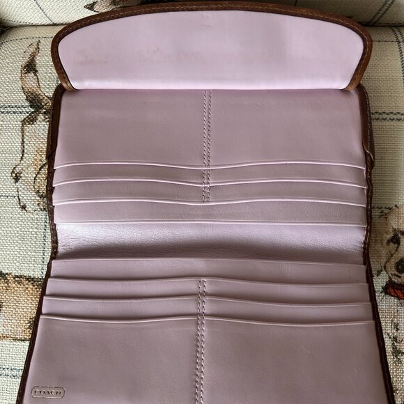 *RARE* COACH Legacy Leather Turnlock Trifold Wallet NWOT - Picture 4 of 6